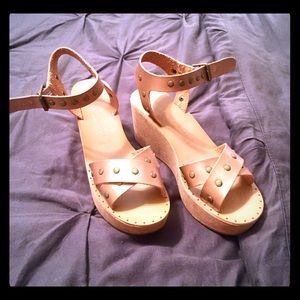 Chinese laundry tan suede wedge/ platform